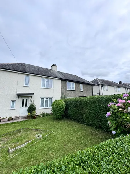 Picture showing before and after garden hedge maintenance and trimming completed by Hawkins Garden Services of Tywyn